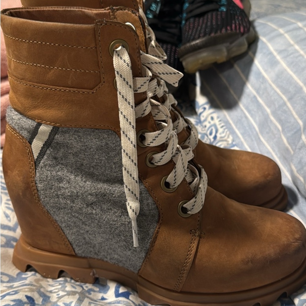 Sorel Brown and Gray Lace Up Boots